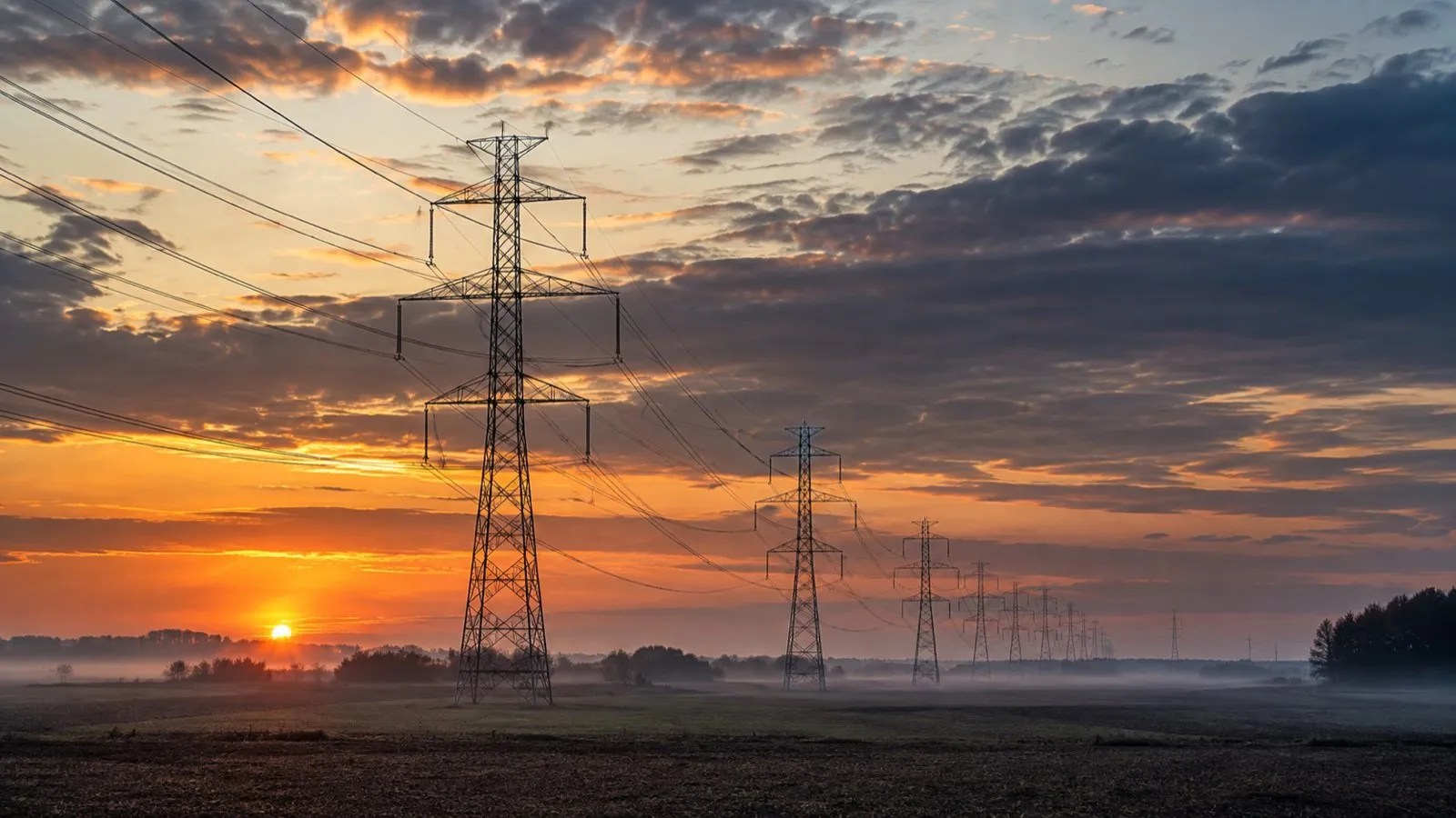 Linie elektroenergetyczne wysokiego napięcia o zmierzchu